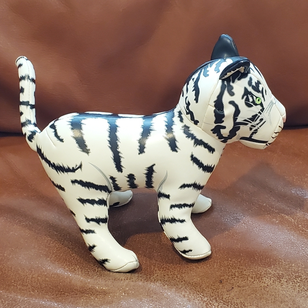 7 inch 1998 Good Stuff Vinyl White Black Tiger Stuffed Animal Plush Toy